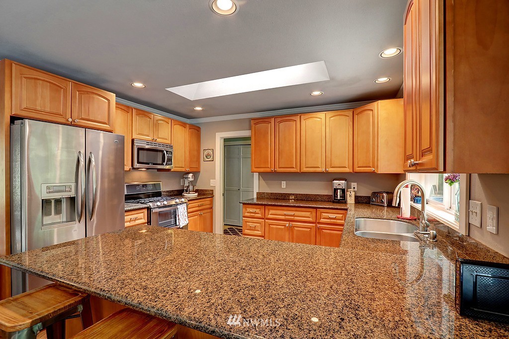 22217 Brier Road Brier, WA 98036 - Photo 8 of 25 Gallery Image 8