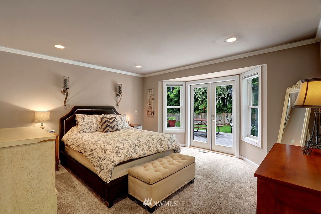 22217 Brier Road Brier, WA 98036 - Photo 10 of 25 Gallery Image 10