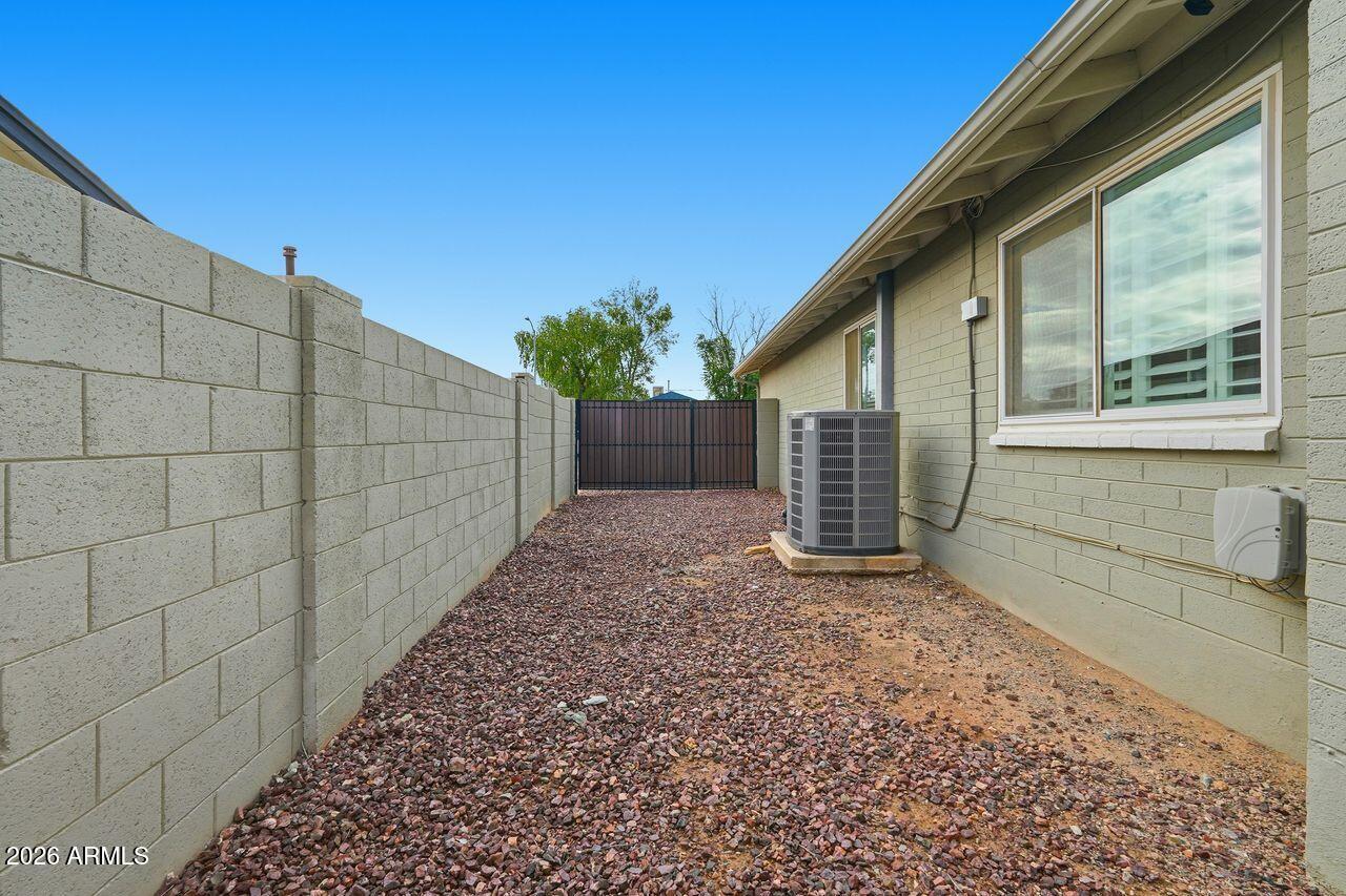 2934 East Shangri-La Road Phoenix, AZ 85028 - Photo 50 of 51 049_ListerPros