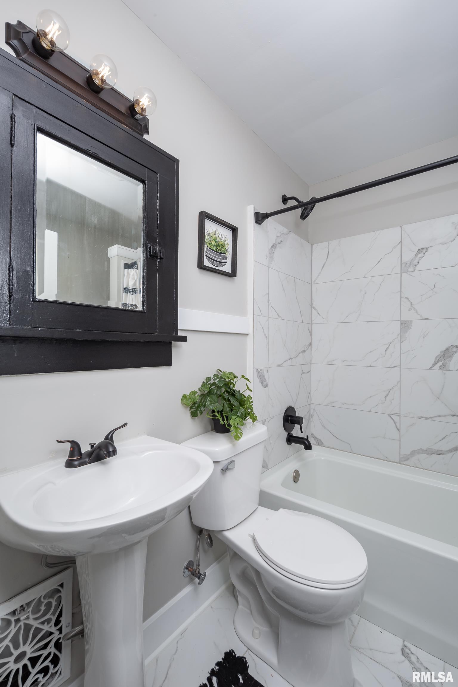 2322 Ripley Street Davenport, IA 52803 - Photo 18 of 29 Gallery Image 18