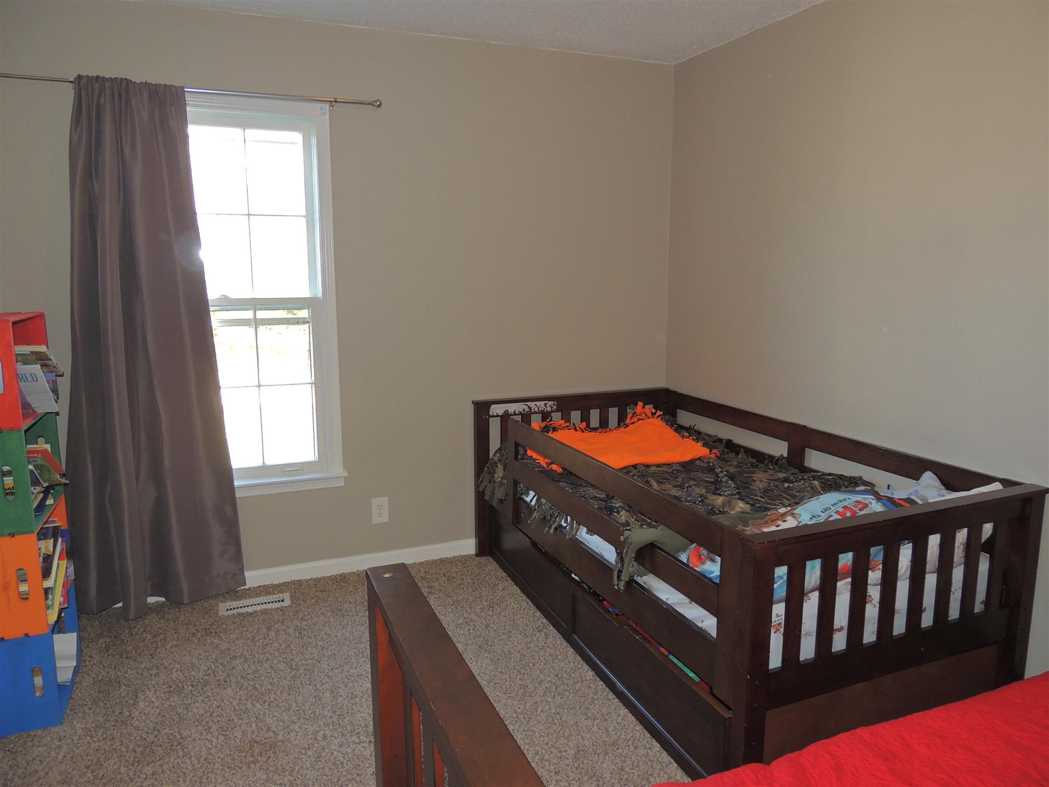 466 Pollard Road Clarksville, TN 37042 - Photo 13 of 27 2nd bedroom with walk in closet