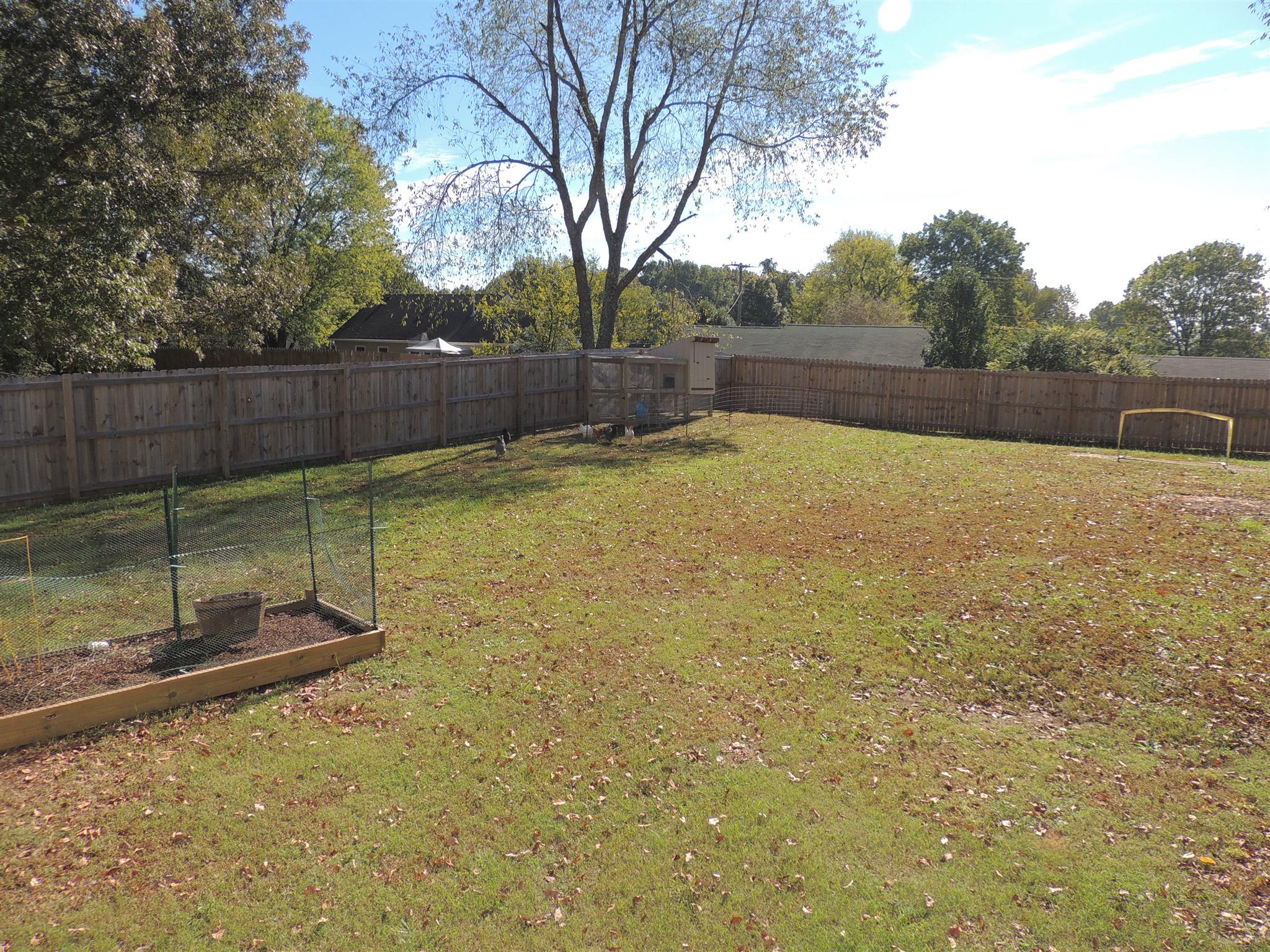 466 Pollard Road Clarksville, TN 37042 - Photo 19 of 27 privacy fenced yard