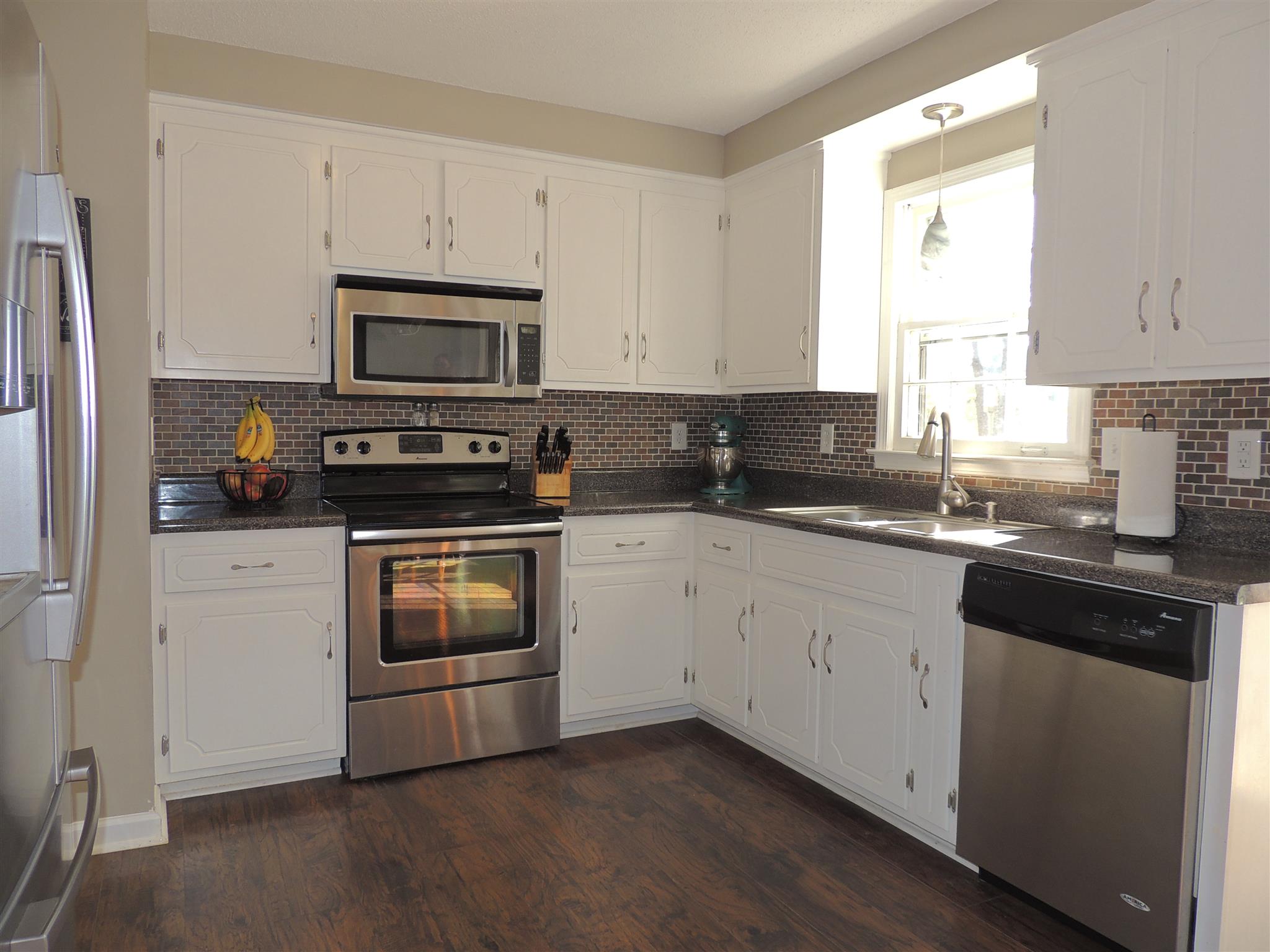 466 Pollard Road Clarksville, TN 37042 - Photo 4 of 27 lots of cabinets