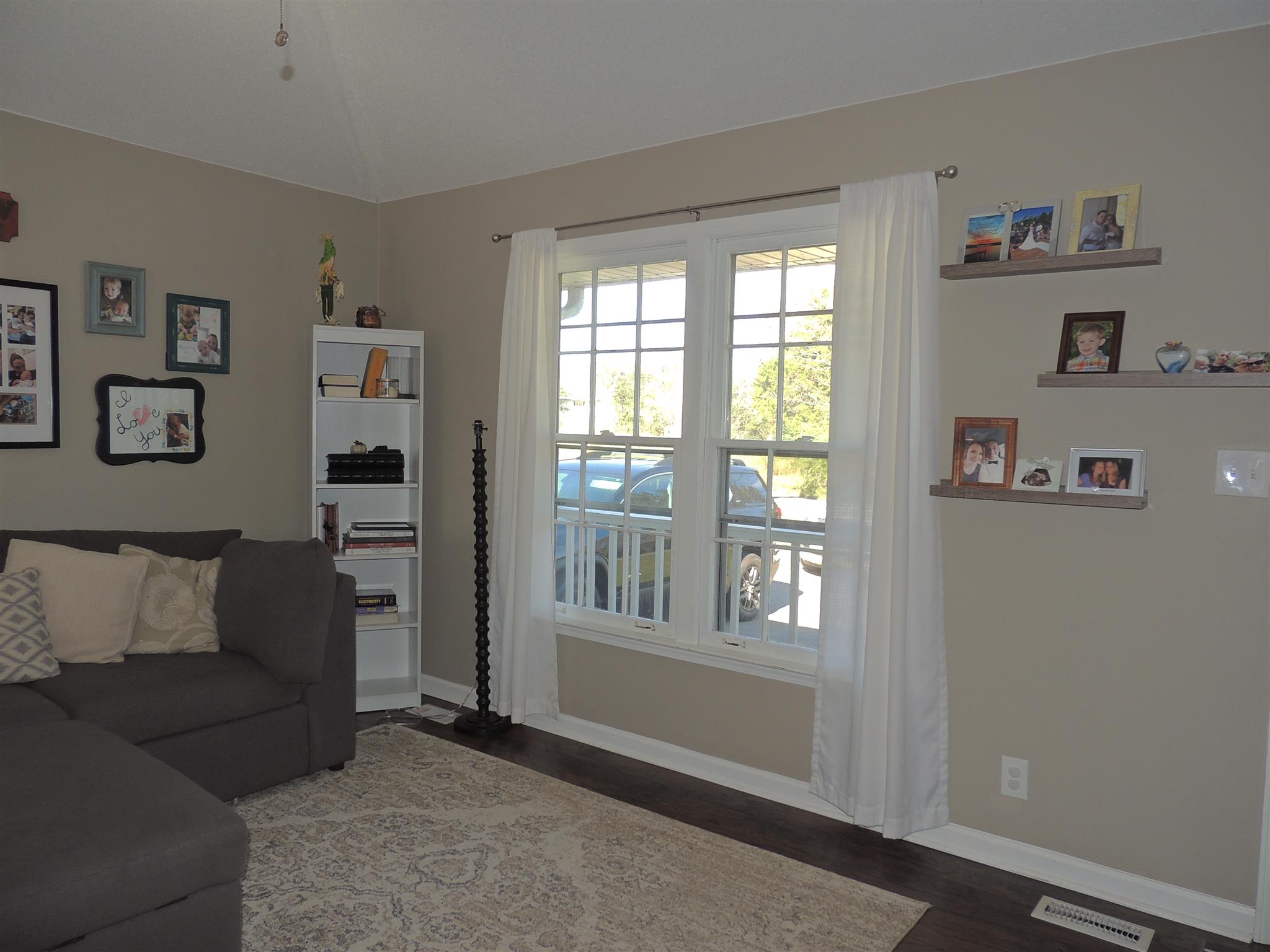 466 Pollard Road Clarksville, TN 37042 - Photo 5 of 27 lots of natural lighting