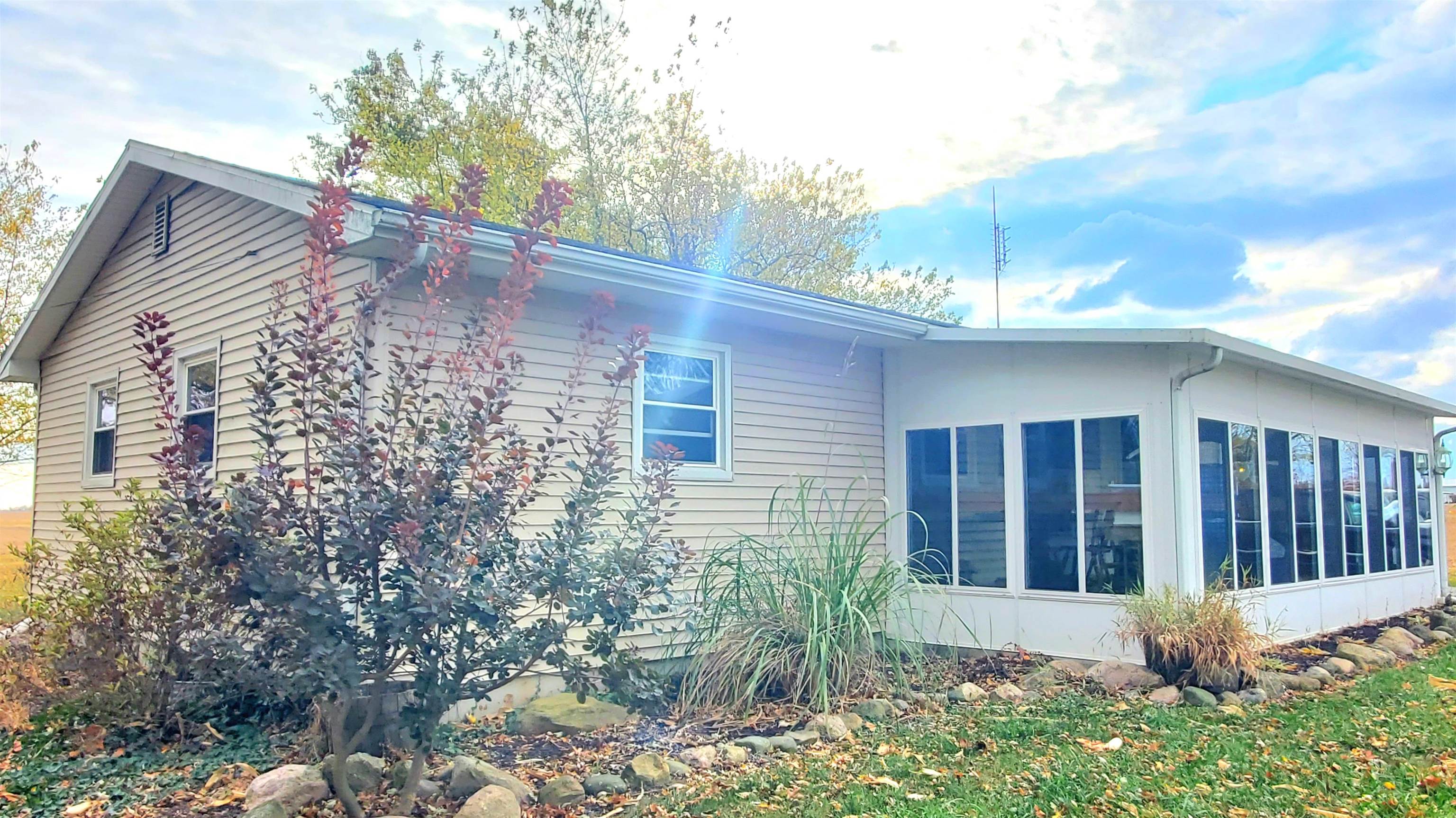 8618 Hoagland Road Hoagland, IN 46745 - Photo 3 of 36