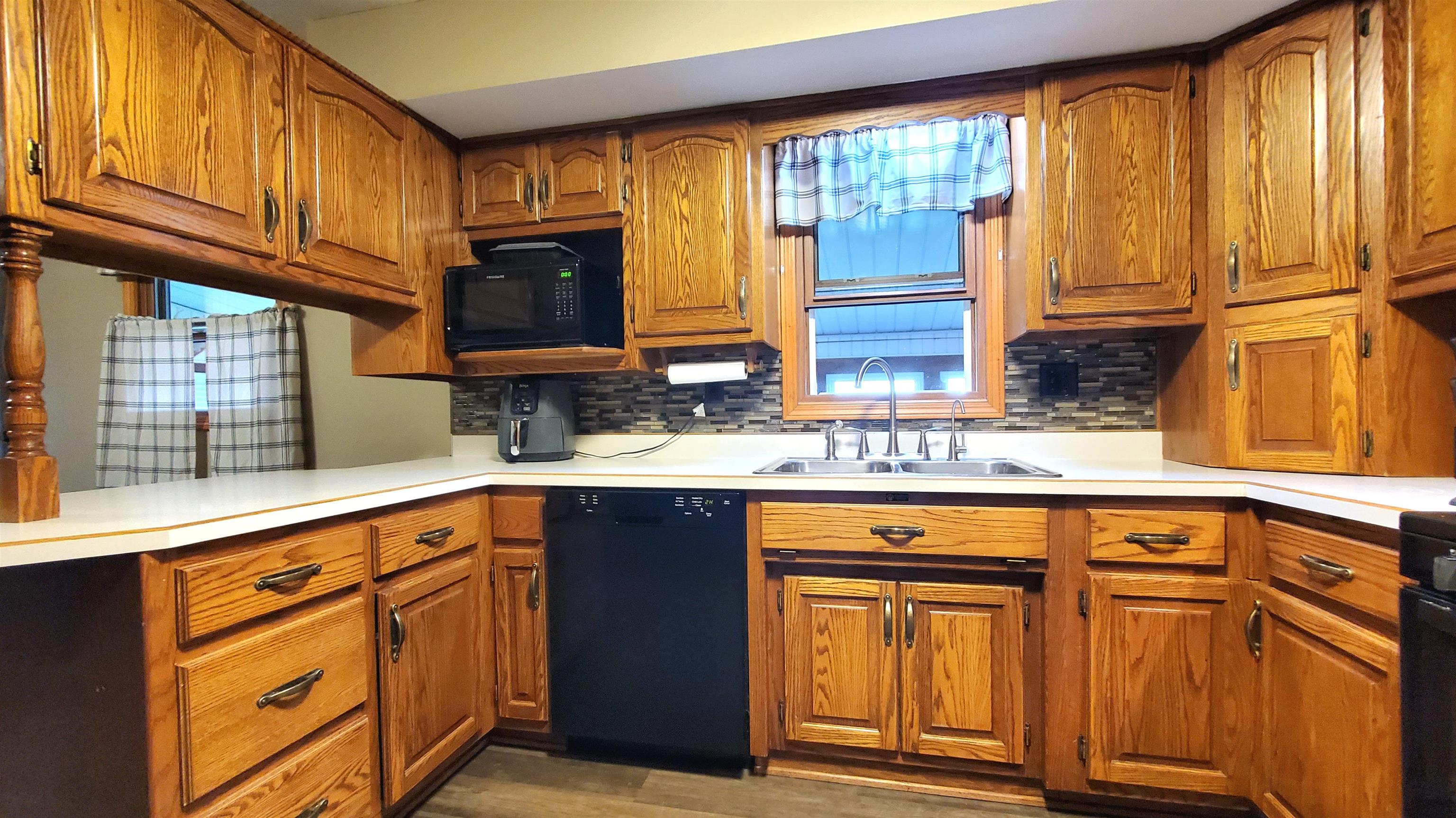 8618 Hoagland Road Hoagland, IN 46745 - Photo 6 of 36