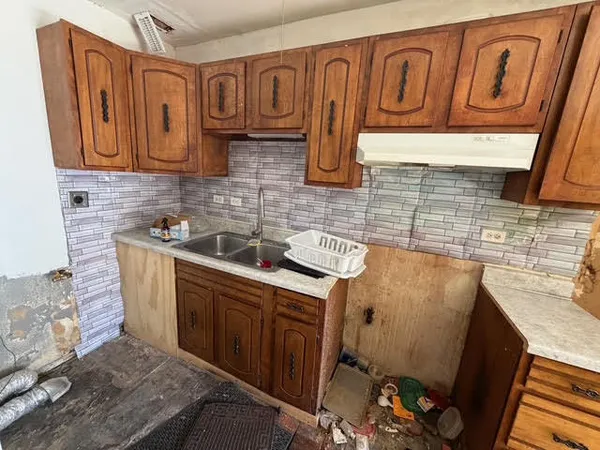 $89,000 | 161 Briarwood Court, Matteson, IL 60443