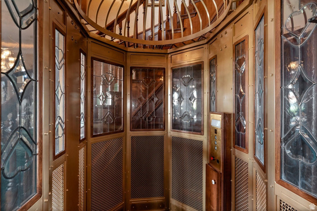 5615 East Eight Mile Gap Road Kanab, UT 84741 - Photo 27 of 81 Detailed view of elevator