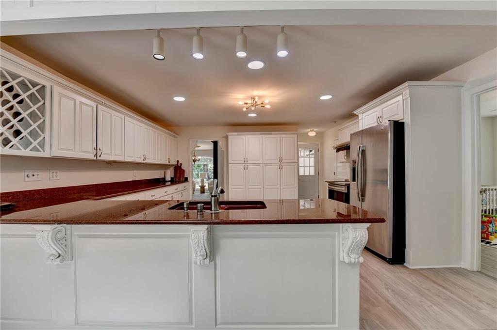 421 Oakleaf Trail Suwanee, GA 30024 - Photo 11 of 46