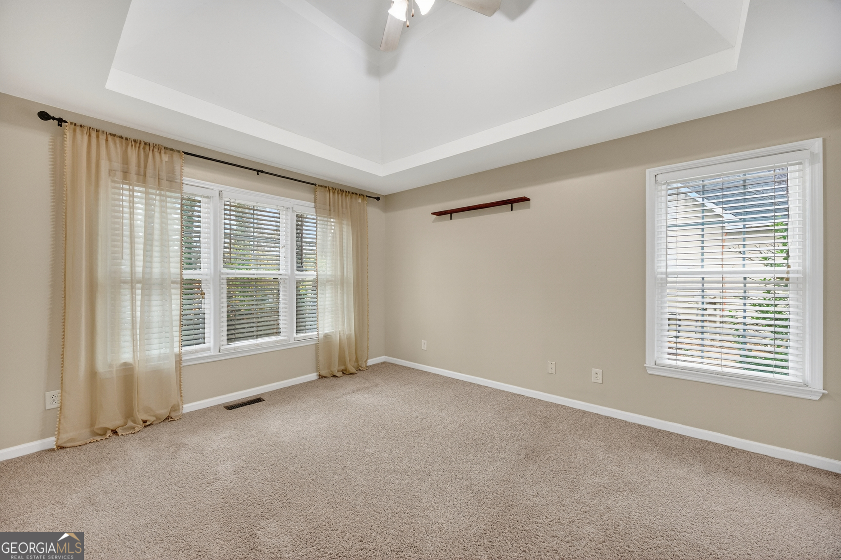 199 Springfield Boulevard Macon, GA 31210 - Photo 25 of 44 a view of an empty room with a window