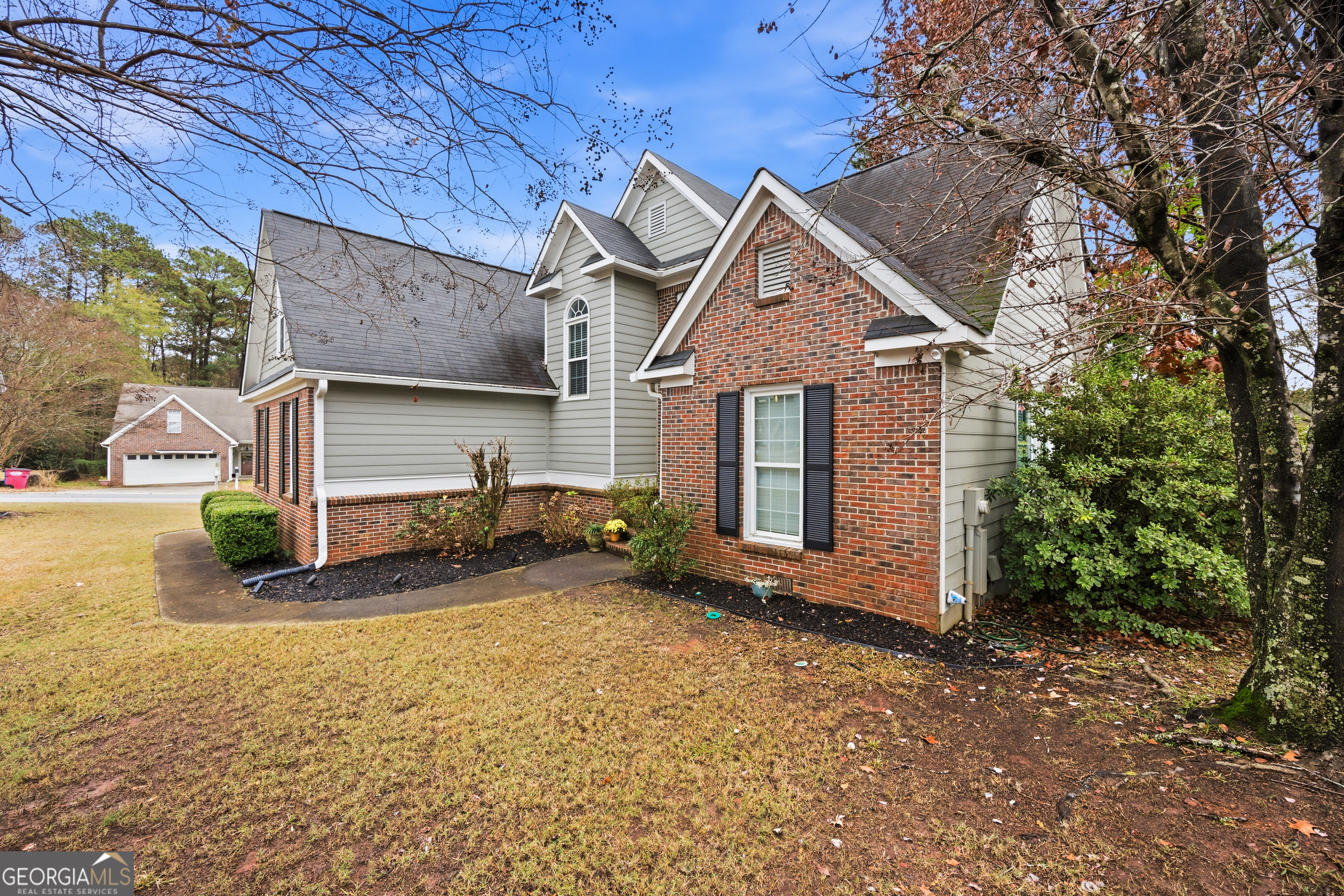 199 Springfield Boulevard Macon, GA 31210 - Photo 3 of 44 a view of a house with a yard