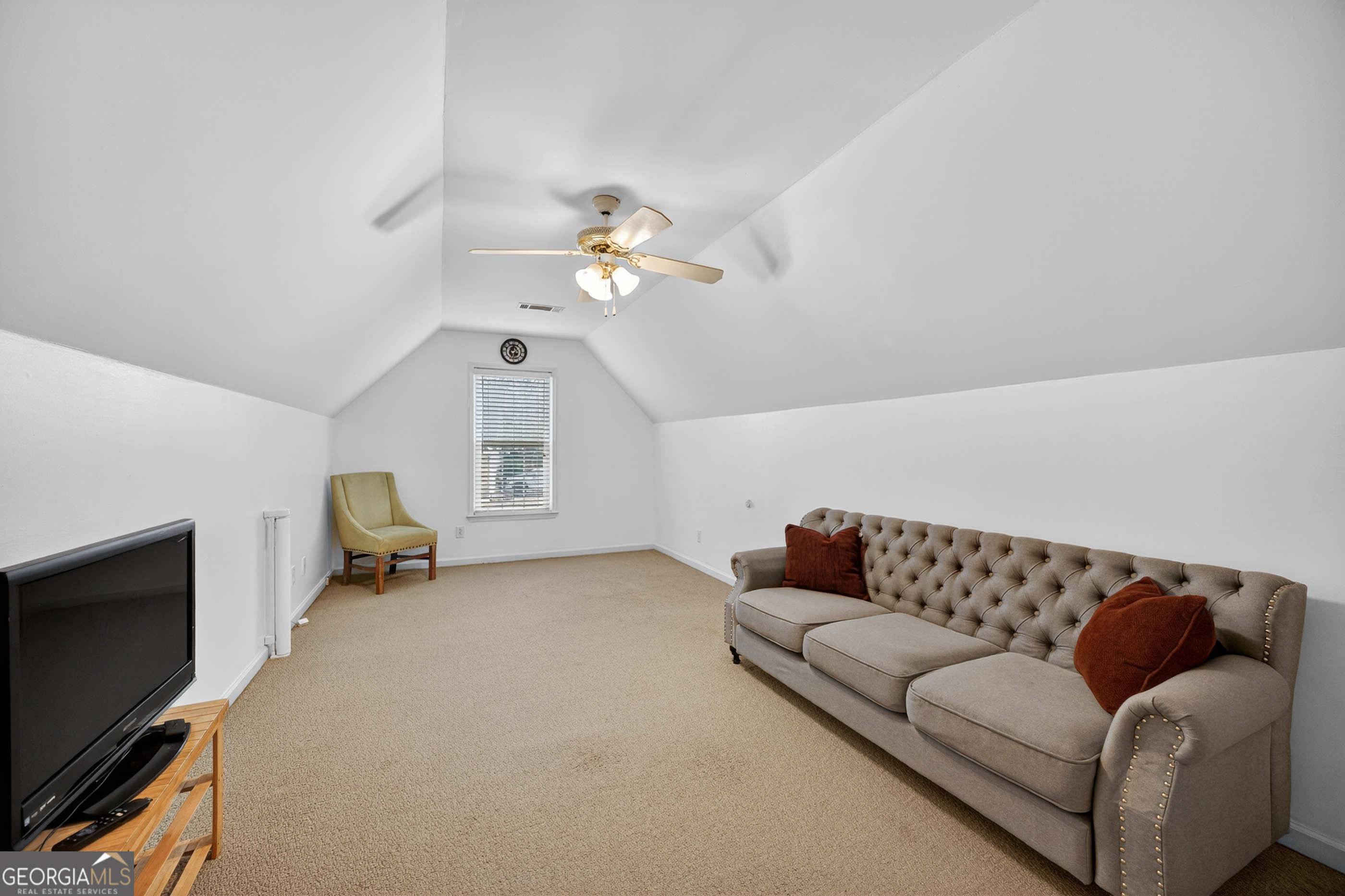 199 Springfield Boulevard Macon, GA 31210 - Photo 31 of 44 a living room with furniture
