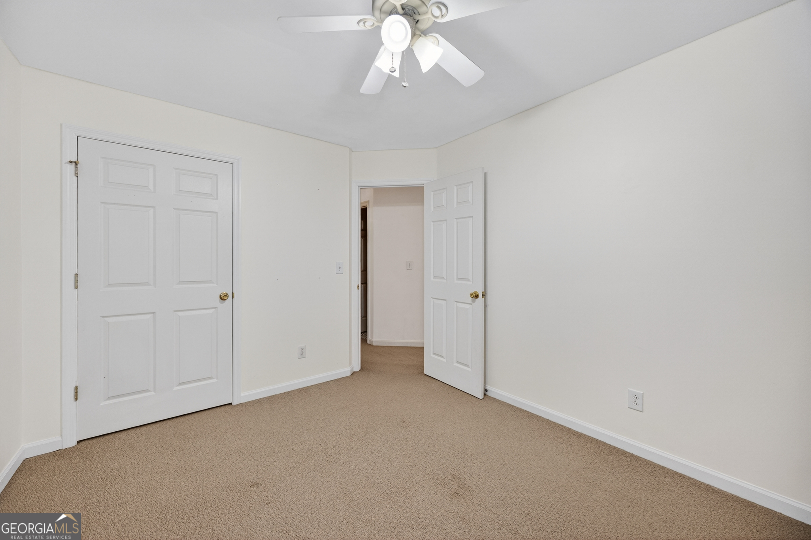 199 Springfield Boulevard Macon, GA 31210 - Photo 35 of 44 a view of an empty room with a window
