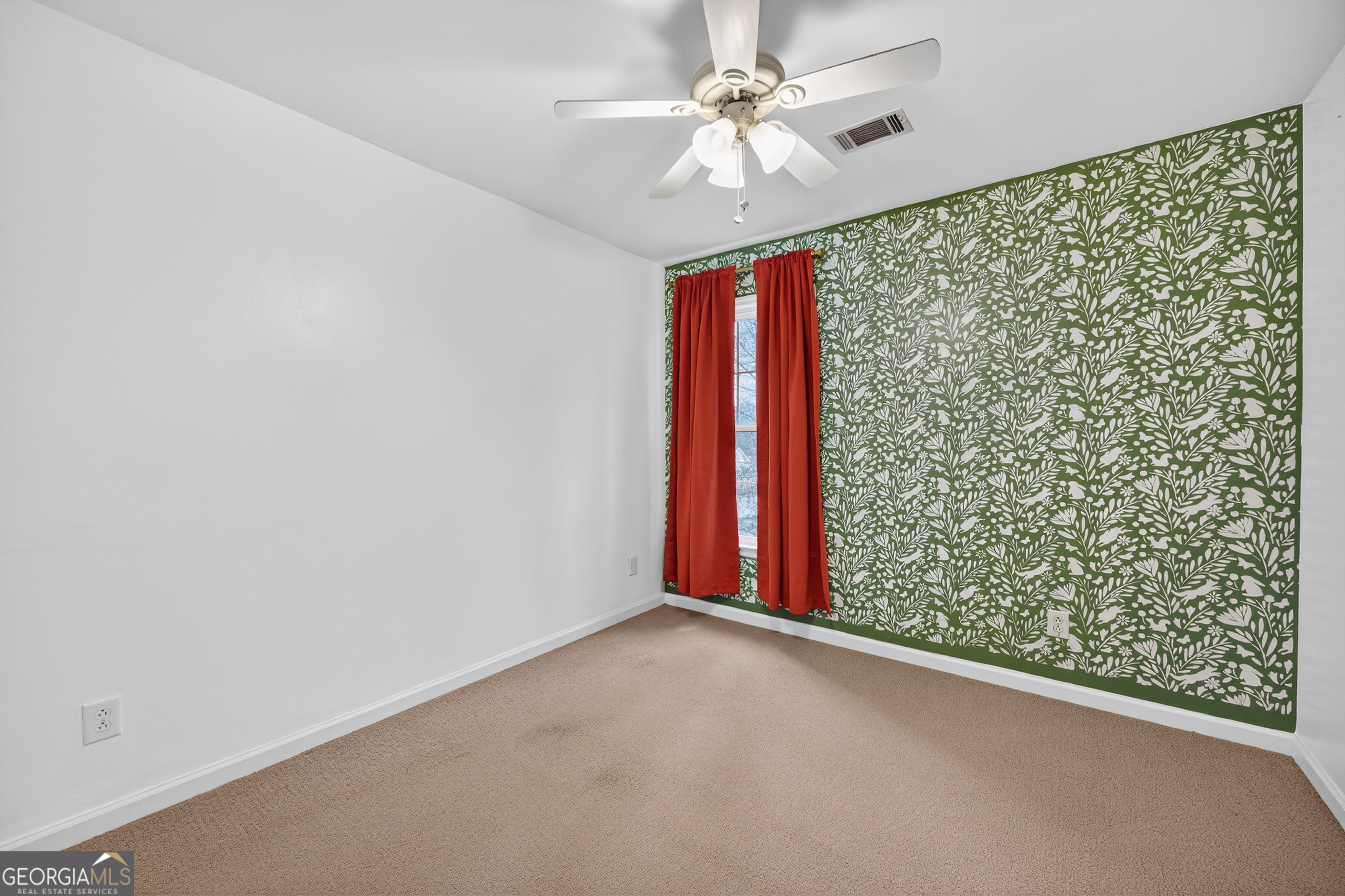 199 Springfield Boulevard Macon, GA 31210 - Photo 36 of 44 an empty room with a ceiling fan and a window