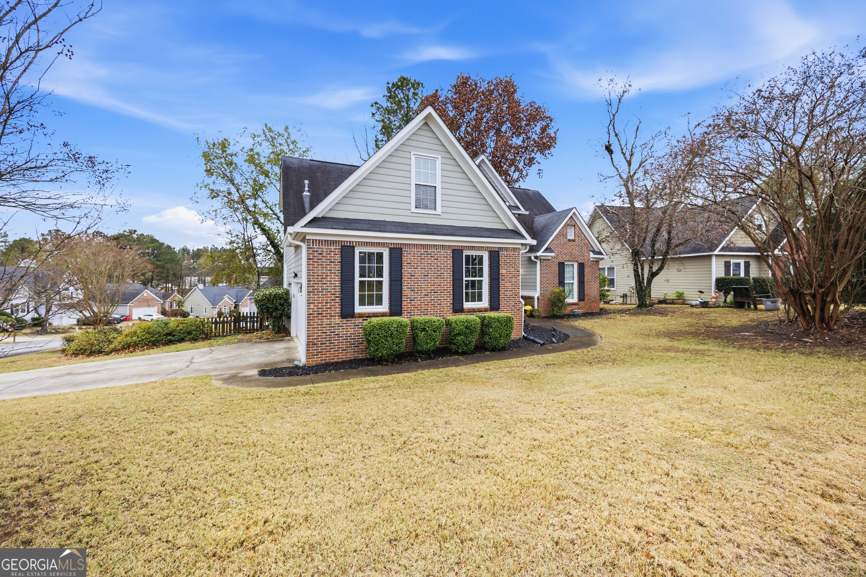199 Springfield Boulevard Macon, GA 31210 - Photo 4 of 44 a view of a house with a yard and garage