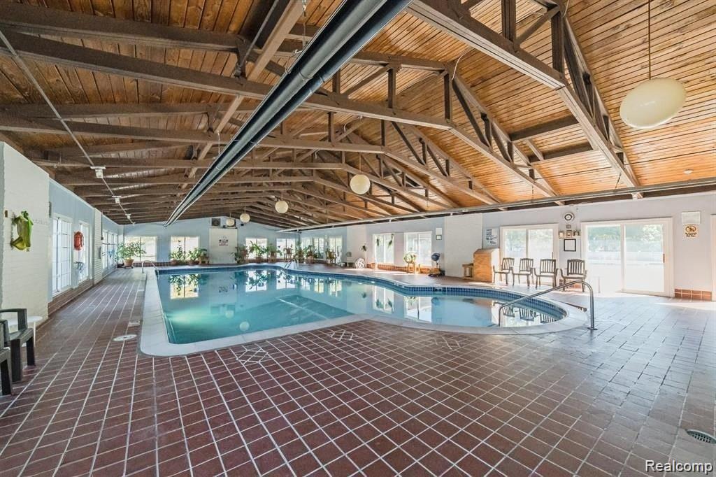 171 Manor Way, Unit 146 Rochester, MI 48309 - Photo 50 of 63 Indoor pool