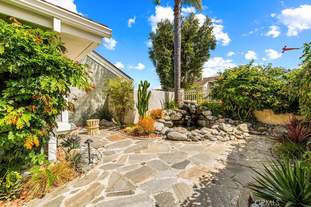 1 Centaurus, Unit 12 Irvine, CA 92603 - Photo 4 of 37 a view of a backyard of the house