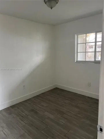 $2,300 | Riverside Farms, Miami, FL 33125