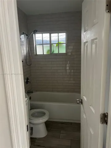 $2,300 | Riverside Farms, Miami, FL 33125