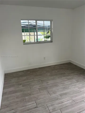 $2,300 | Riverside Farms, Miami, FL 33125