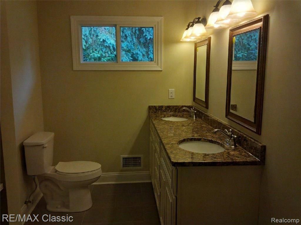 36124 Paddleford Road Farmington Hills, MI 48331 - Photo 21 of 22