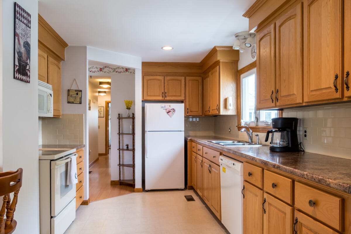 800 North Road Yarmouth, ME 04096 - Photo 5 of 60 22-Kitchen (3 of 7)