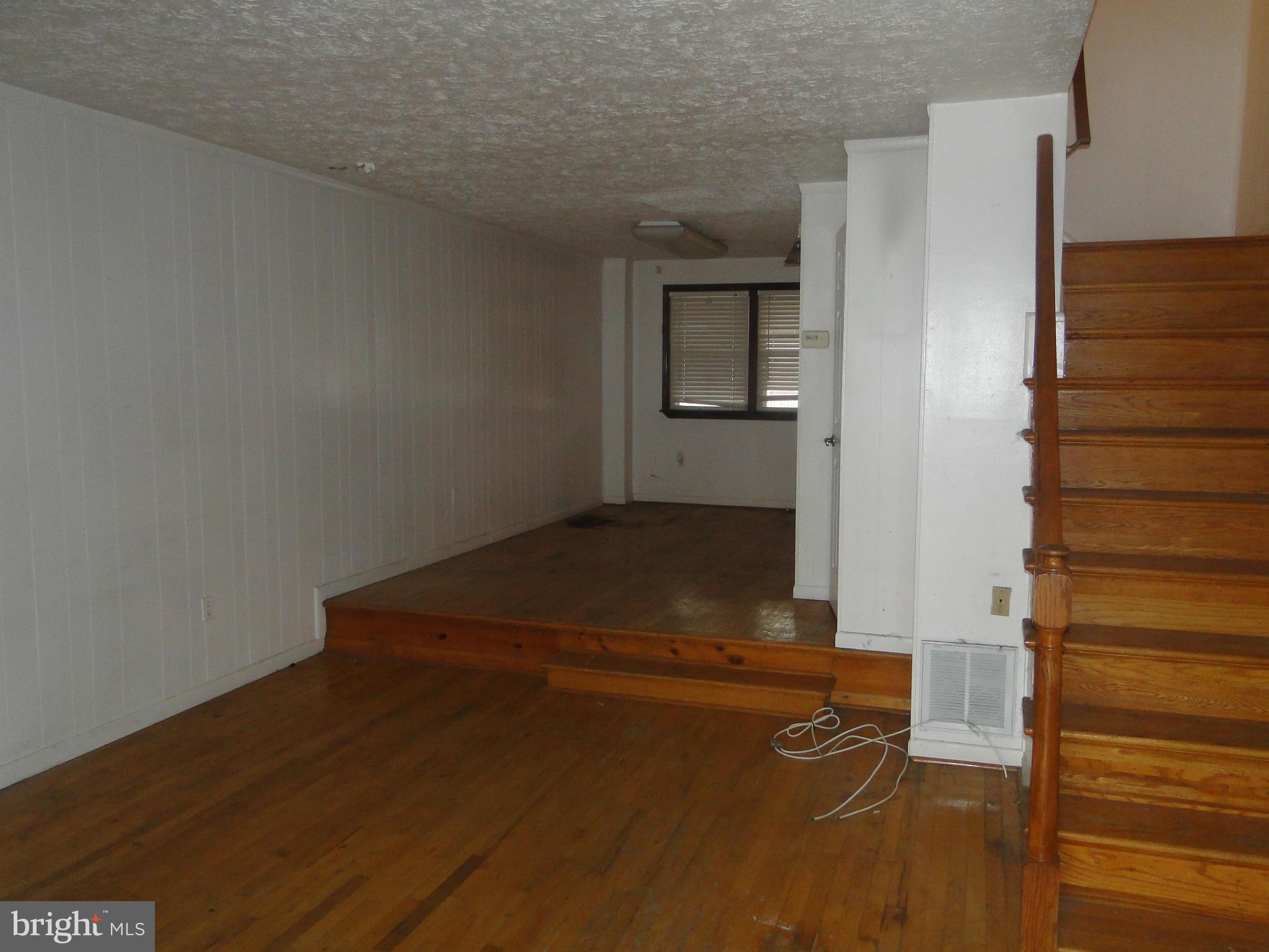 8191 Del Haven Road Baltimore, MD 21222 - Photo 4 of 23 Living Room