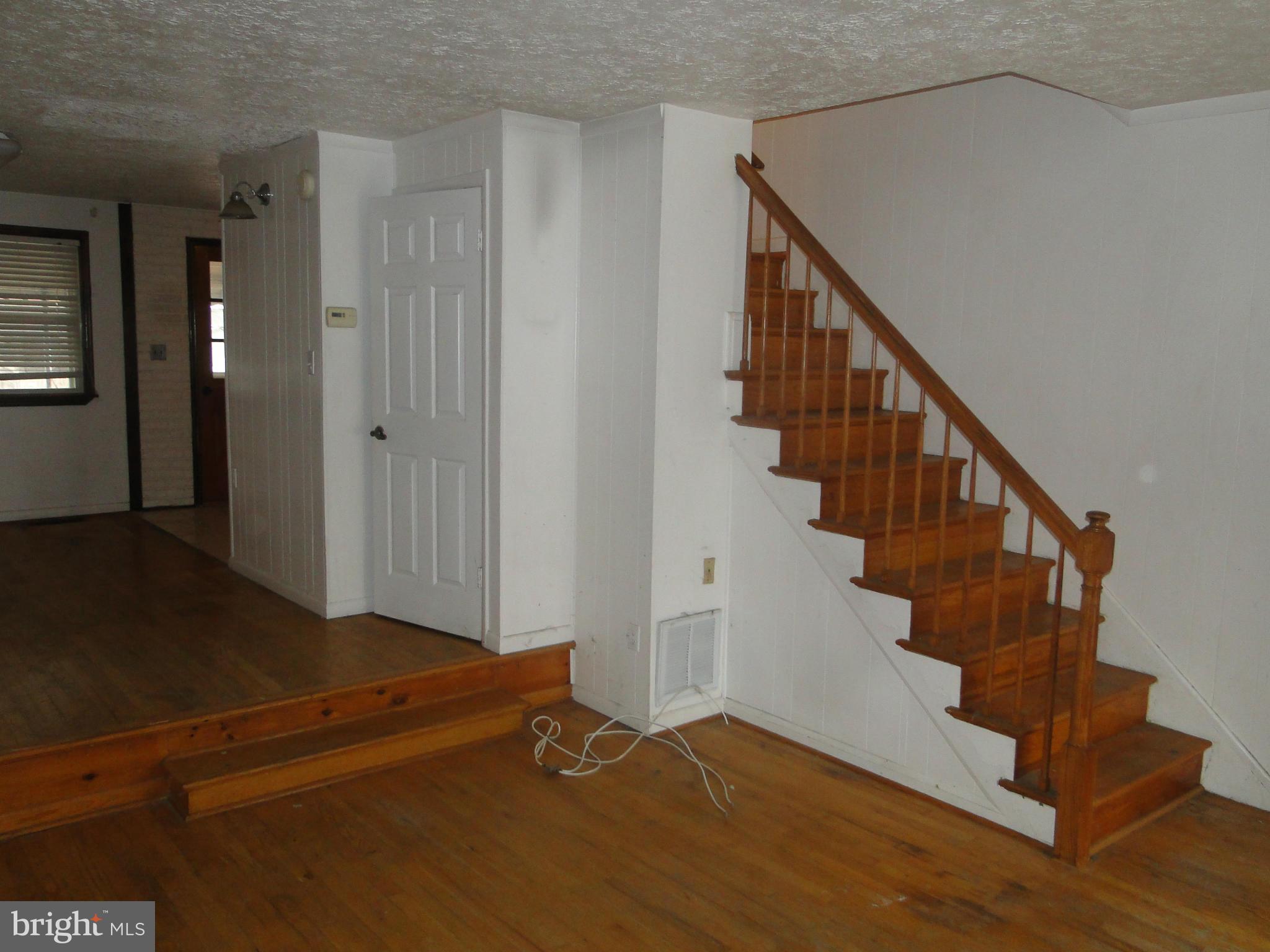 8191 Del Haven Road Baltimore, MD 21222 - Photo 5 of 23 Living Room