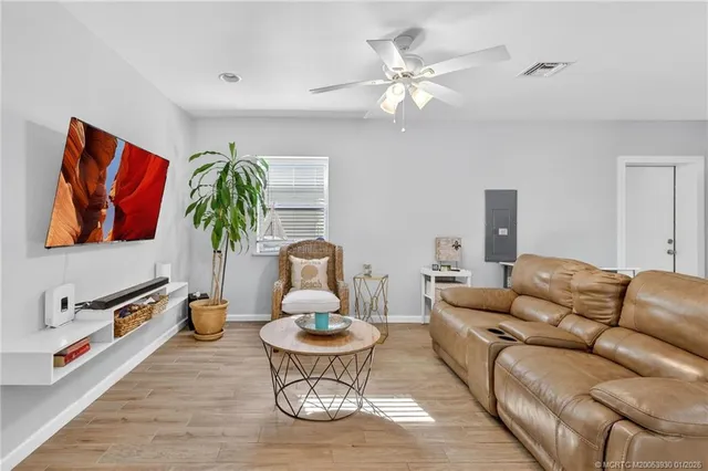 $695,000 | 221 Southeast Tressler Drive, Stuart, FL 34994