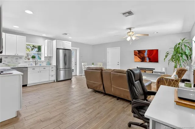 $695,000 | 221 Southeast Tressler Drive, Stuart, FL 34994