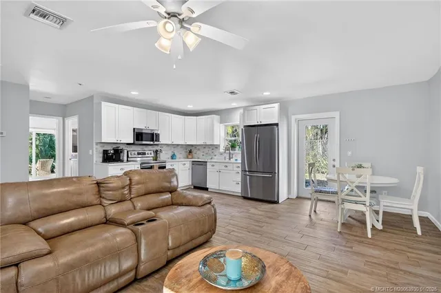 $695,000 | 221 Southeast Tressler Drive, Stuart, FL 34994