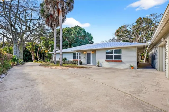 $695,000 | 221 Southeast Tressler Drive, Stuart, FL 34994