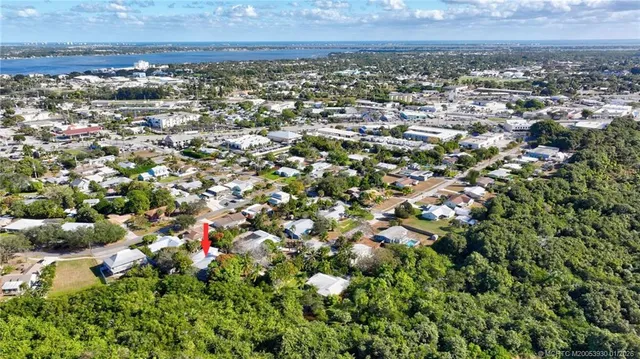 $695,000 | 221 Southeast Tressler Drive, Stuart, FL 34994