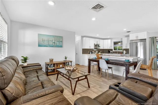 $695,000 | 221 Southeast Tressler Drive, Stuart, FL 34994