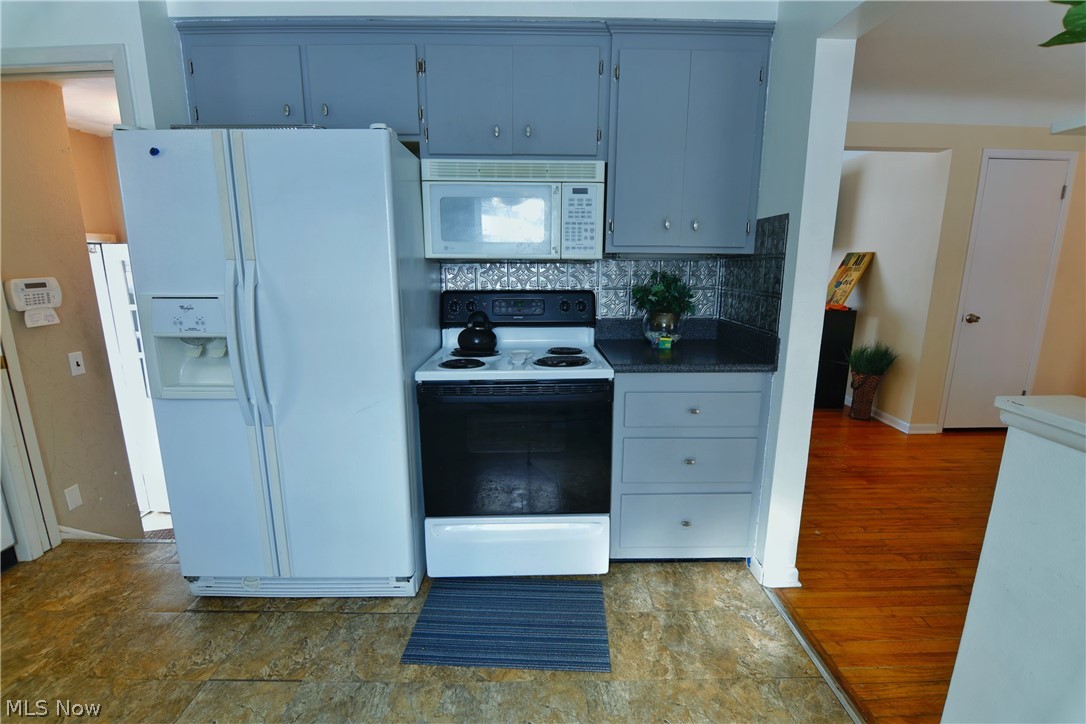 4378 Urban Road Cleveland, OH 44121 - Photo 11 of 24