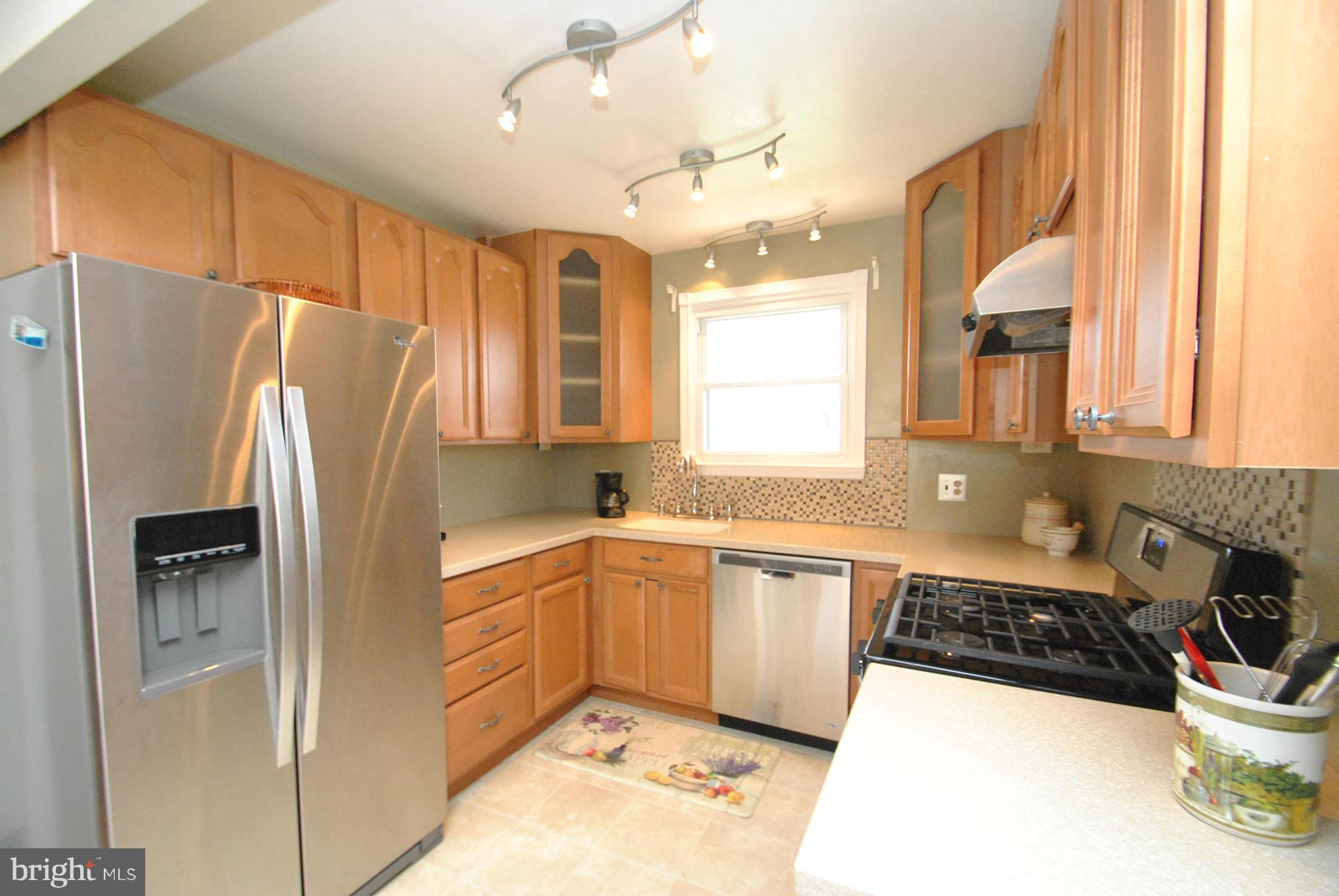 4422 Fieldgreen Road Baltimore, MD 21236 - Photo 8 of 28 UPDATED CABINETS & STAINLESS STEEL APPLIANCES