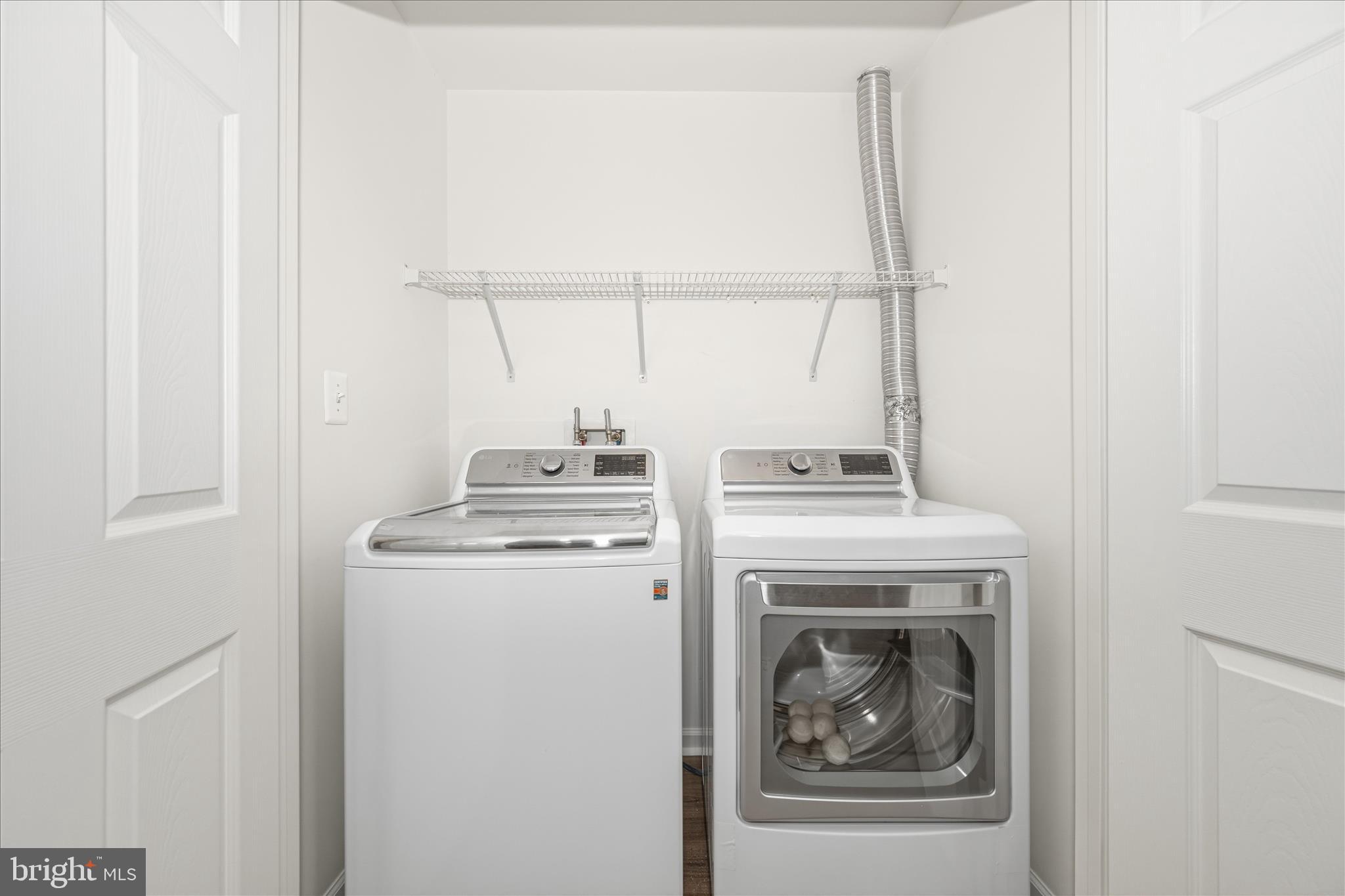 21 Inkberry Circle Gaithersburg, MD 20877 - Photo 45 of 51 a utility room with dryer and washer