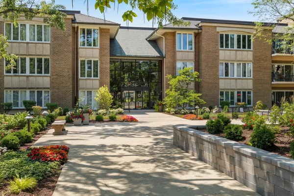$769,000 | 2 Oak Brook Club Drive, Unit C303, Oak Brook, IL 60523