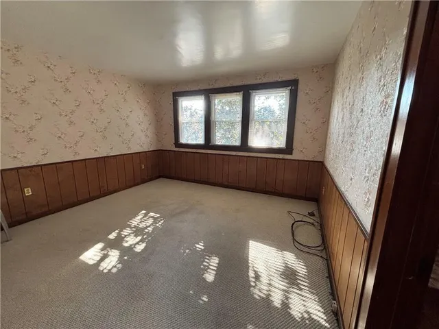 a view of livingroom with furniture