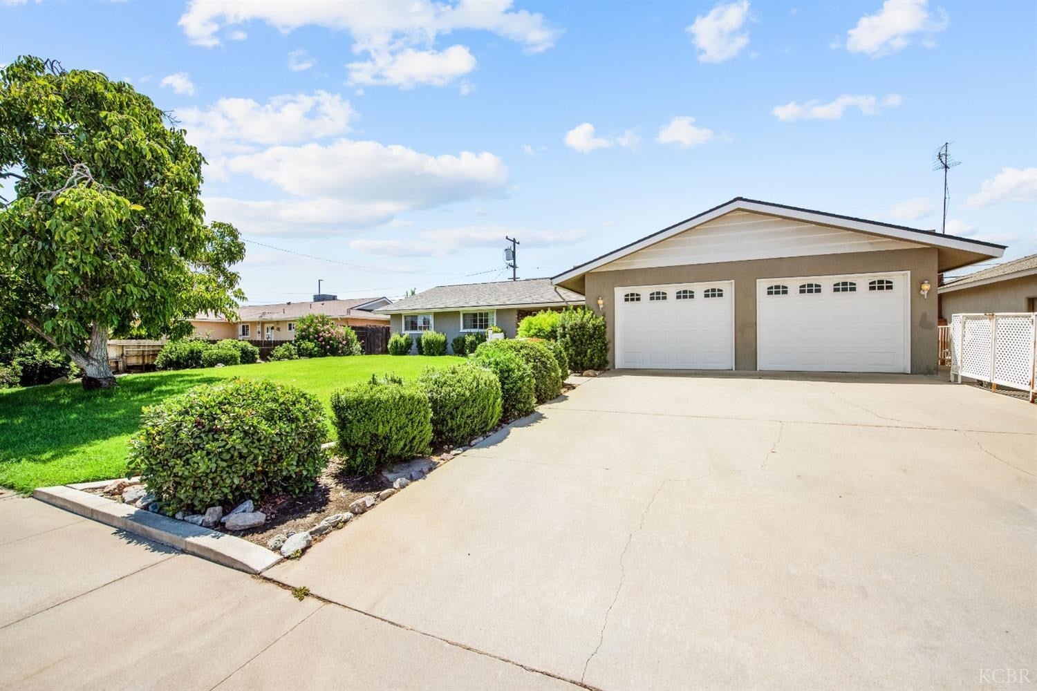77 West Spring Lane Lemoore, CA 93245 - Photo 2 of 32 Gallery Image 2