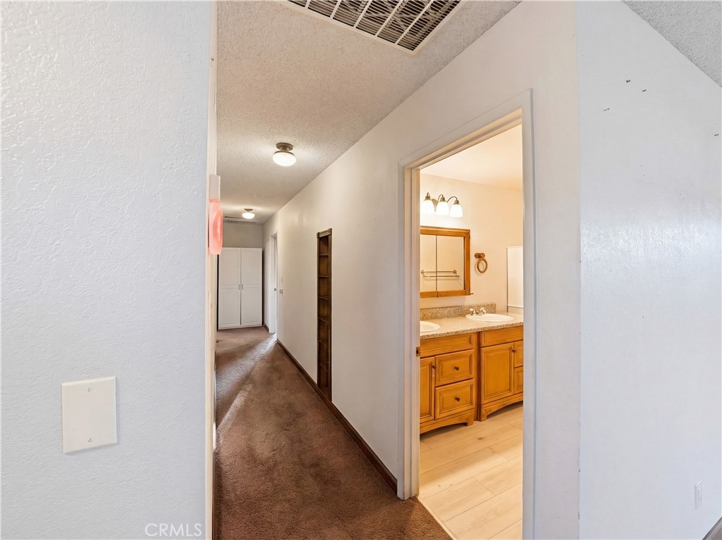 4480 Estrada Avenue Atascadero, CA 93422 - Photo 17 of 46 Hallway