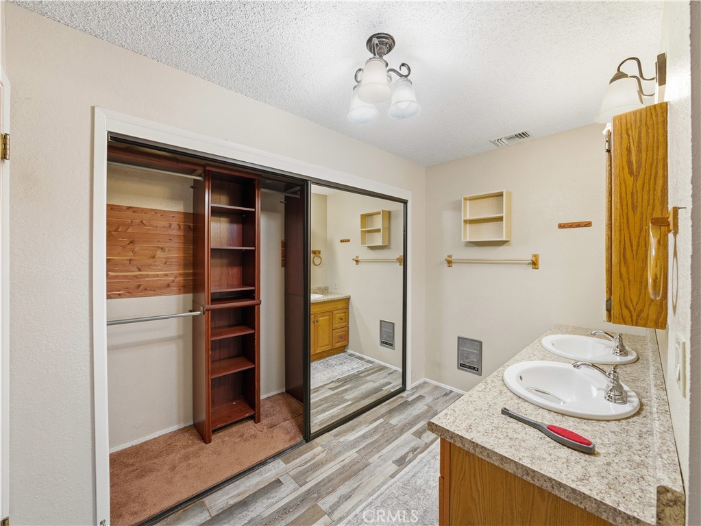 4480 Estrada Avenue Atascadero, CA 93422 - Photo 24 of 46 Primary Bathroom
