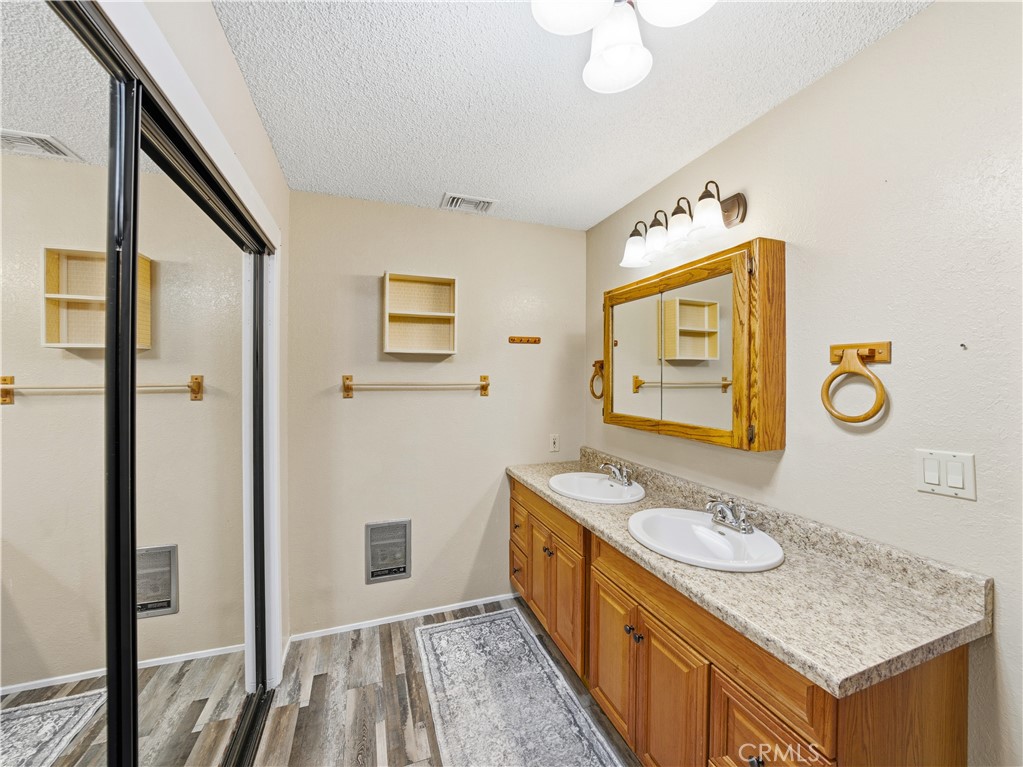 4480 Estrada Avenue Atascadero, CA 93422 - Photo 25 of 46 Primary Bathroom