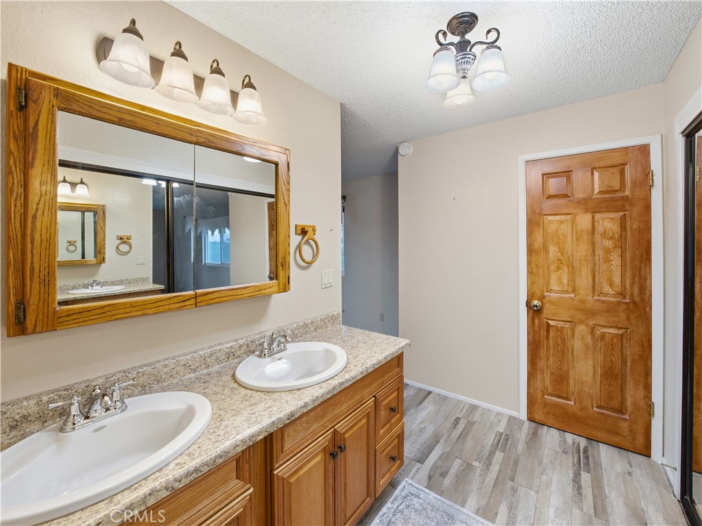 4480 Estrada Avenue Atascadero, CA 93422 - Photo 26 of 46 Primary Bathroom