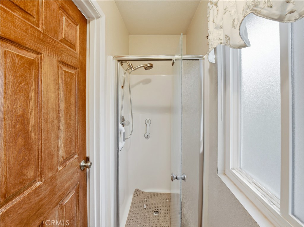 4480 Estrada Avenue Atascadero, CA 93422 - Photo 27 of 46 Primary Bathroom