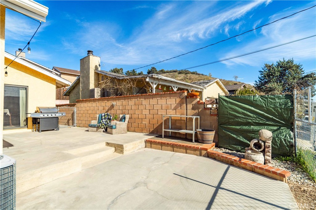 43230 Lookabout Road Lake Hughes, CA 93532 - Photo 27 of 40 a view of a patio with a table and chairs