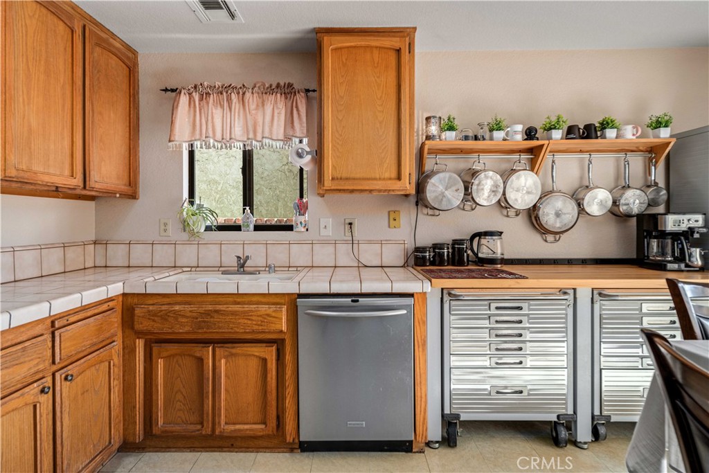 43230 Lookabout Road Lake Hughes, CA 93532 - Photo 9 of 40 a kitchen with a refrigerator and a sink