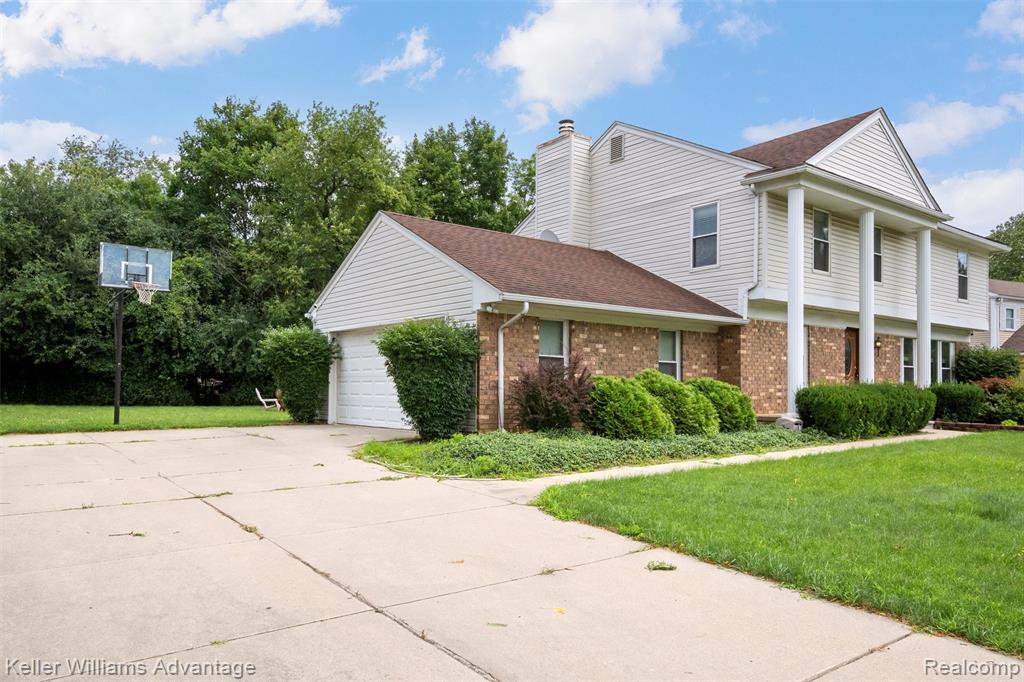 5016 Patrick Road West Bloomfield, MI 48322 - Photo 2 of 71 Gallery Image 2