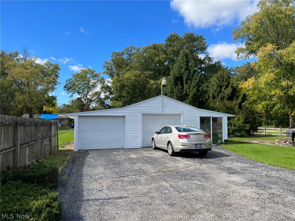 357 Burwell Road Leavittsburg, OH 44430 - Photo 3 of 7 Gallery Image 3
