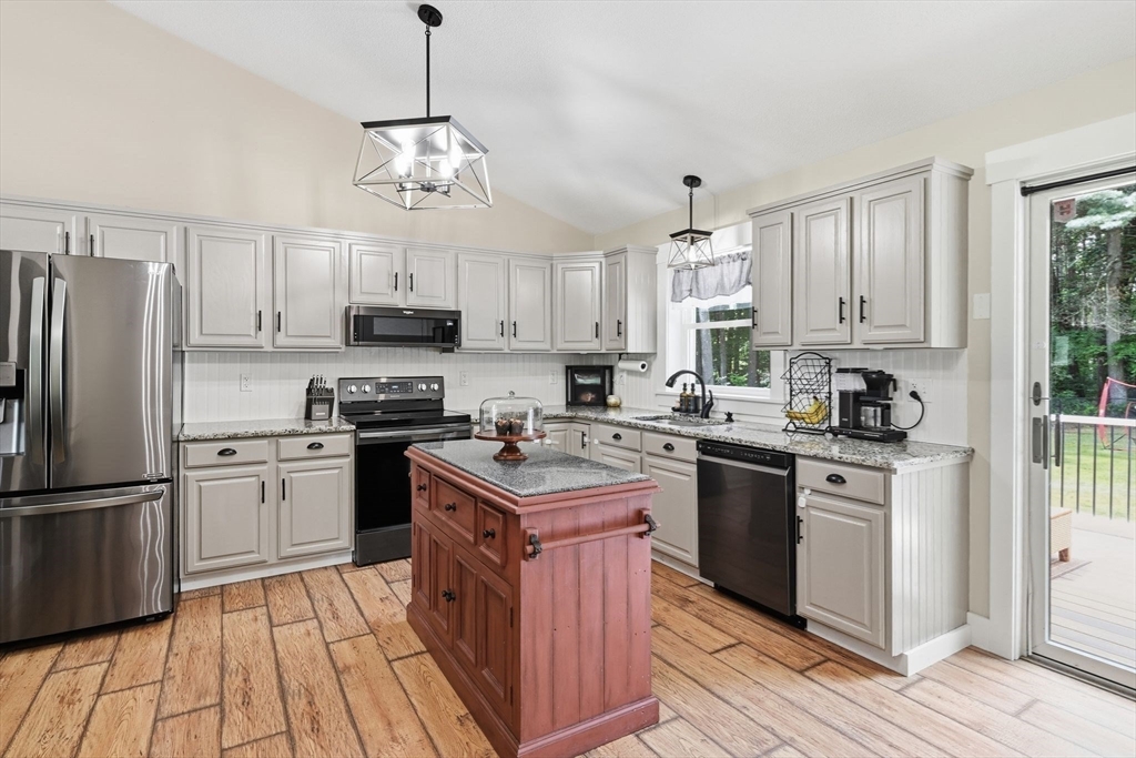 178 County Road Southampton, MA 01073 - Photo 10 of 27 Gallery Image 10